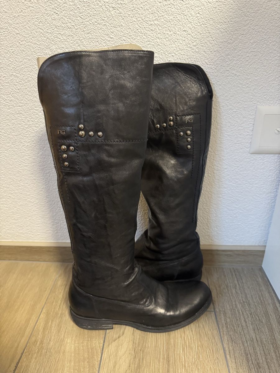Scarpe da donna: Stivale Nerogiardini nr. 37 – Usato da Claro venduto da kel_v7dj