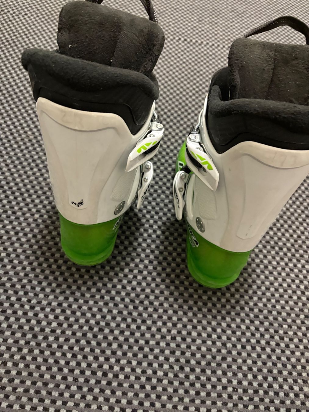 Scarpe per ragazzi: Skischuhe 23.5 – Usato da Dübendorf venduto da mar_p8yf 2