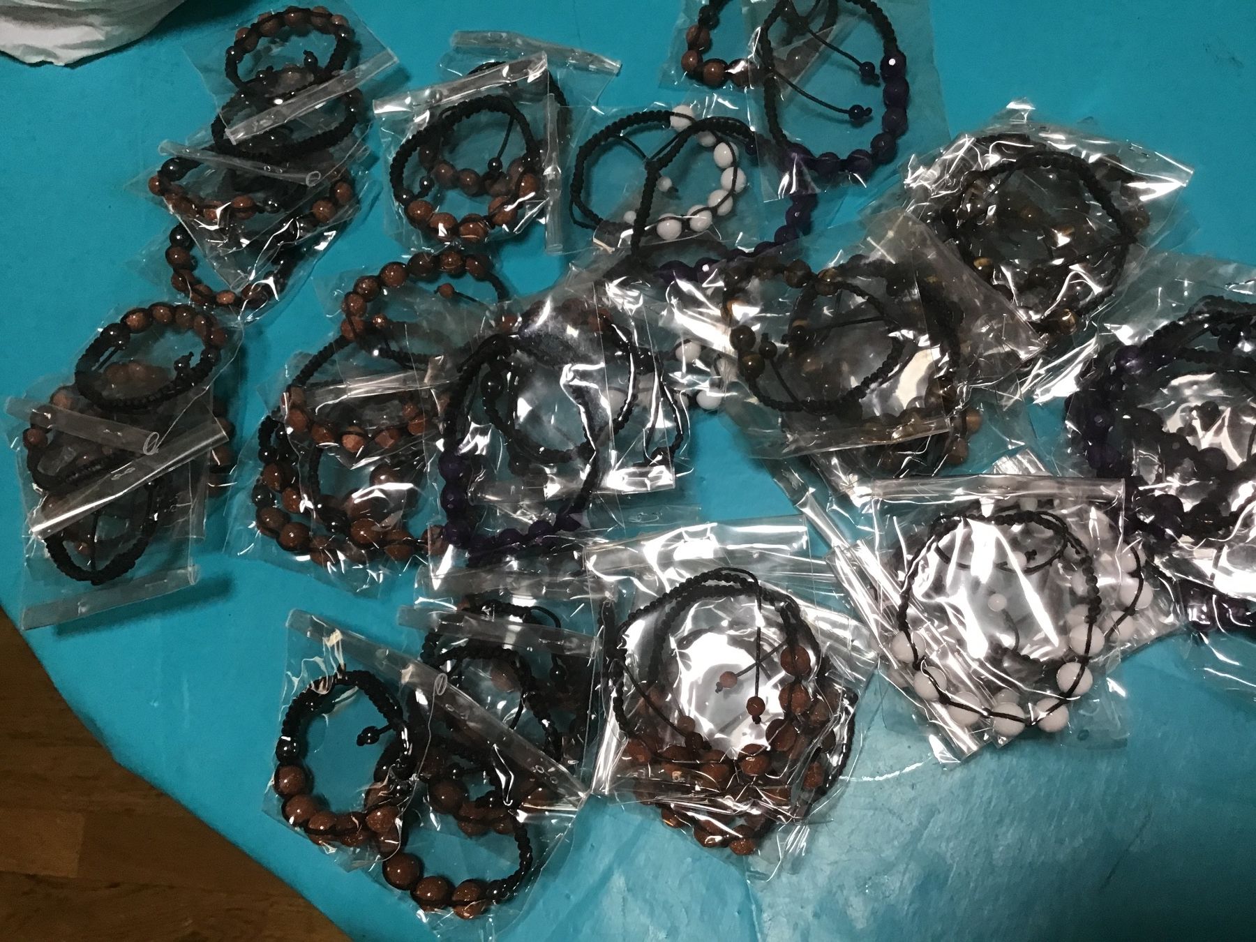 Bracelets: Lot de 56 bracelets shamballa en liquidation – Neuf avec emballage d'origine à Lausanne par topthai 1