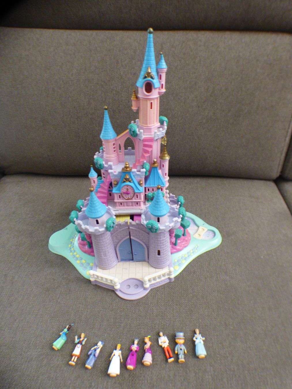 Disney Spielzeuge: Schloss – Gebraucht aus Münchenbuchsee von enzian59 3