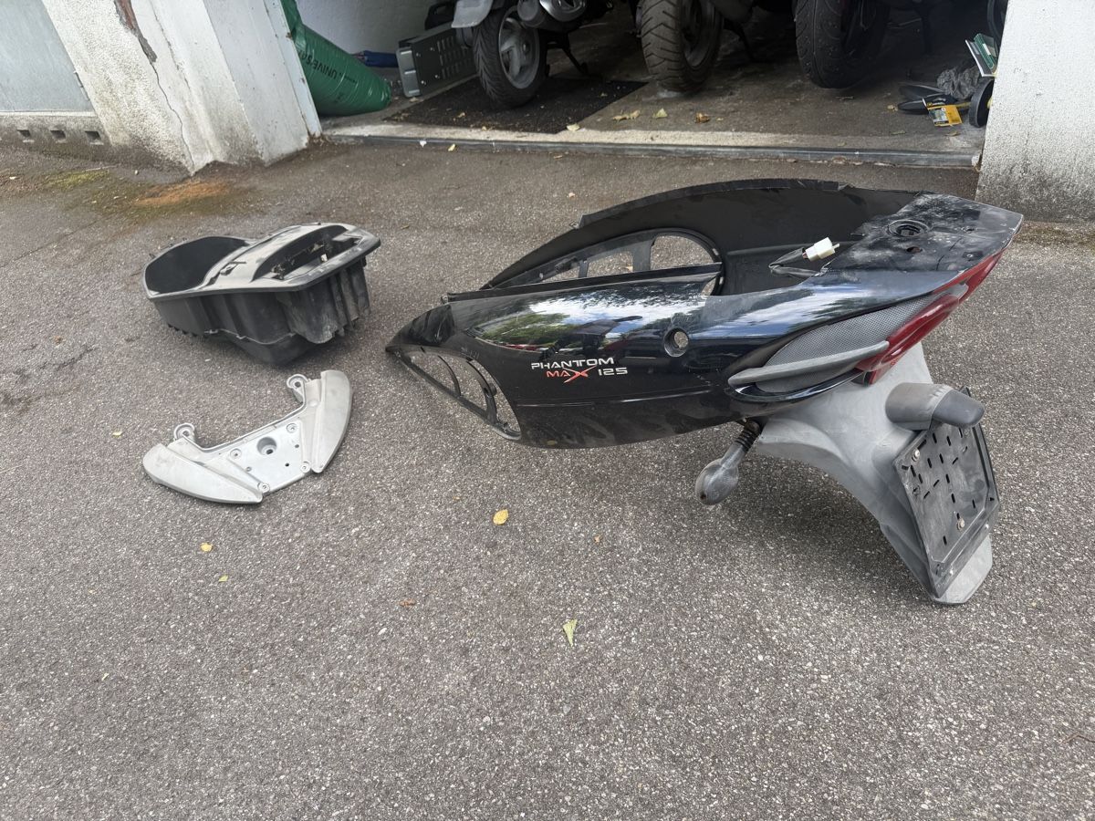 Malaguti Tutti i ricambio per moto: Seltene Teile Malaguti F12  Phantom Verkleidung Roller – Usato da Schlieren venduto da pie_zr6c 4