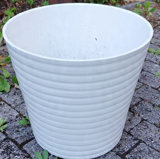 Vasi per fiori: Blumentopf weiss gerippt Durchmesser – Usato da Walkringen venduto da ani_6bgd