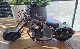 Handgefertigtes Metall-Motorrad mit beweglichen Rädern