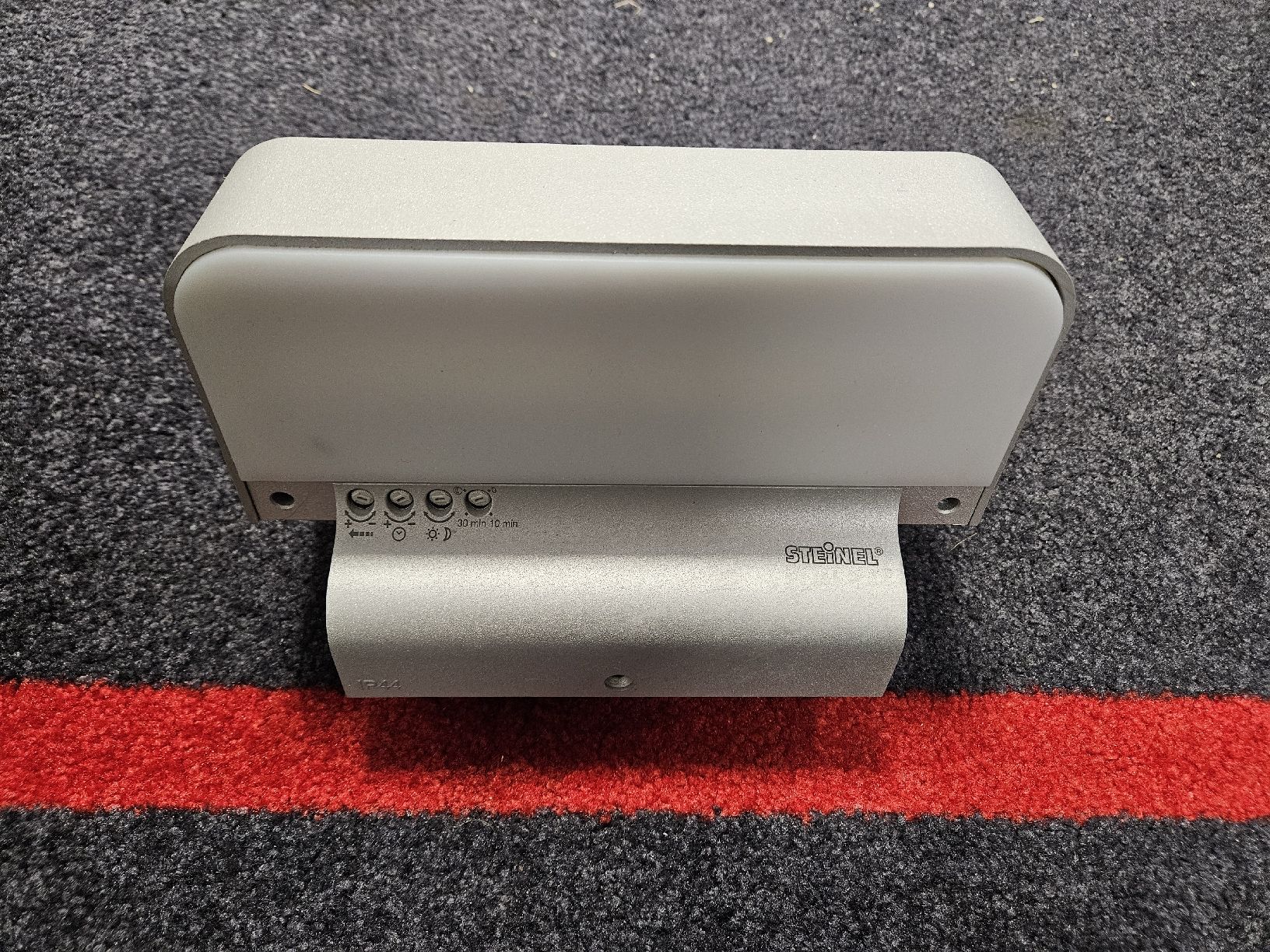 Steinel Lampade: STEINEL LED Aussenlampe 6713 IP44 Sensor – Usato da Gibswil venduto da Dapi