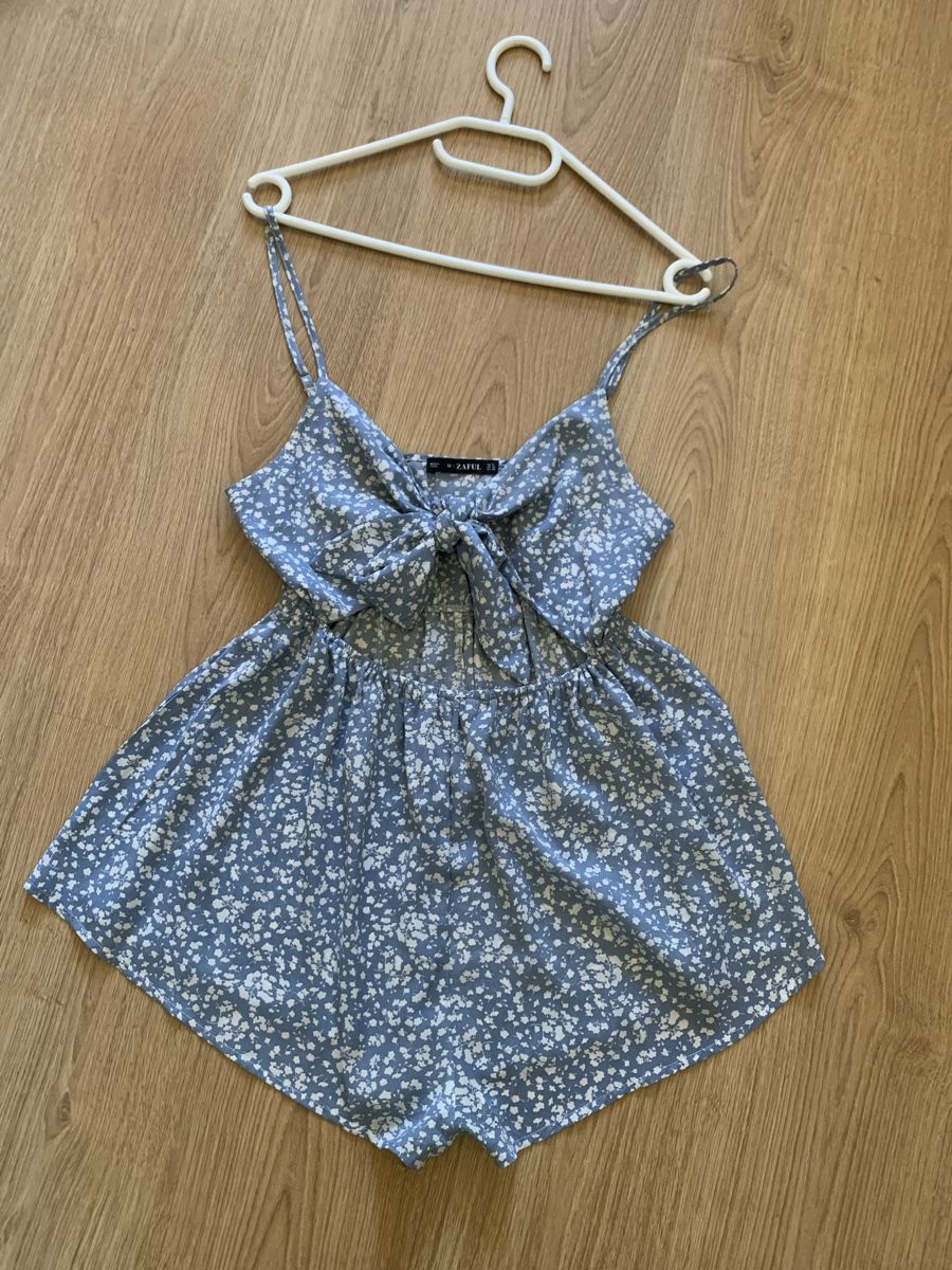 Tute: Blauer Blumen Playsuit Gr. M luftig & sommerlich! – Nuovo (secondo la descrizione) da Solothurn venduto da amelie.br 3