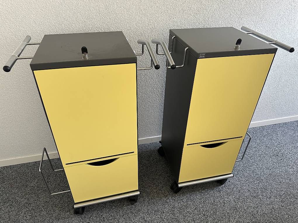 Armoires: 2 armoires de rangement verrouillable mobile – D'occasion à Wettingen par Violete01