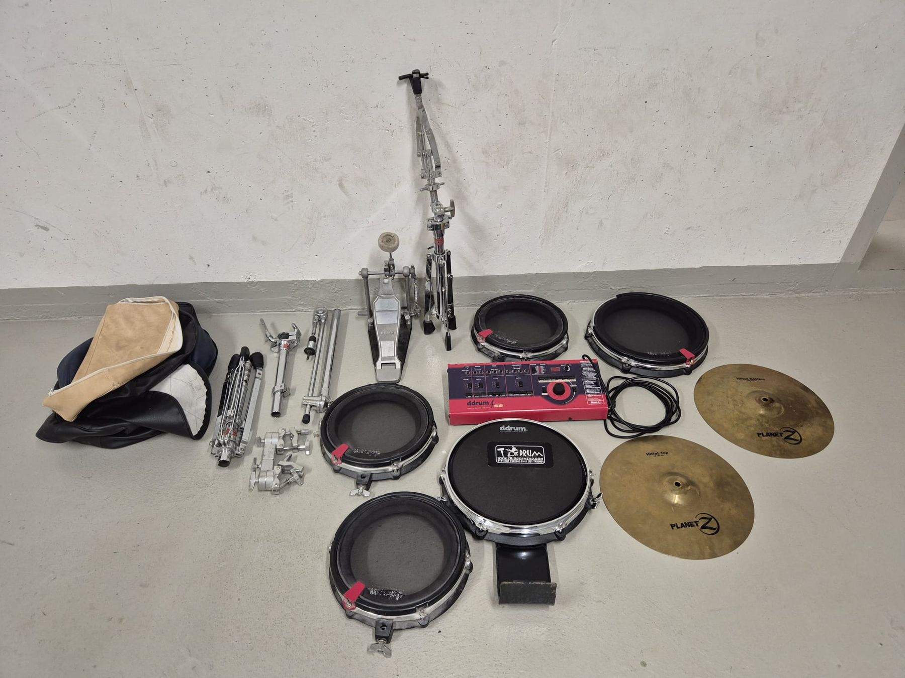 Musikinstrumente: Ddrum 4 SE E-Drum Set mit Becken und Hardware – Gebraucht aus Volketswil von elo_qn79