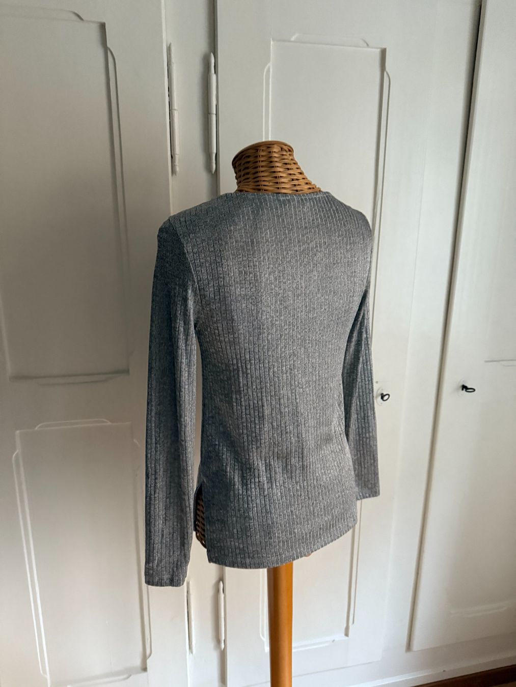 H&M T-shirt: Langarmshirt silbern gestreift XS – Usato da Zürich venduto da Diazaio 2