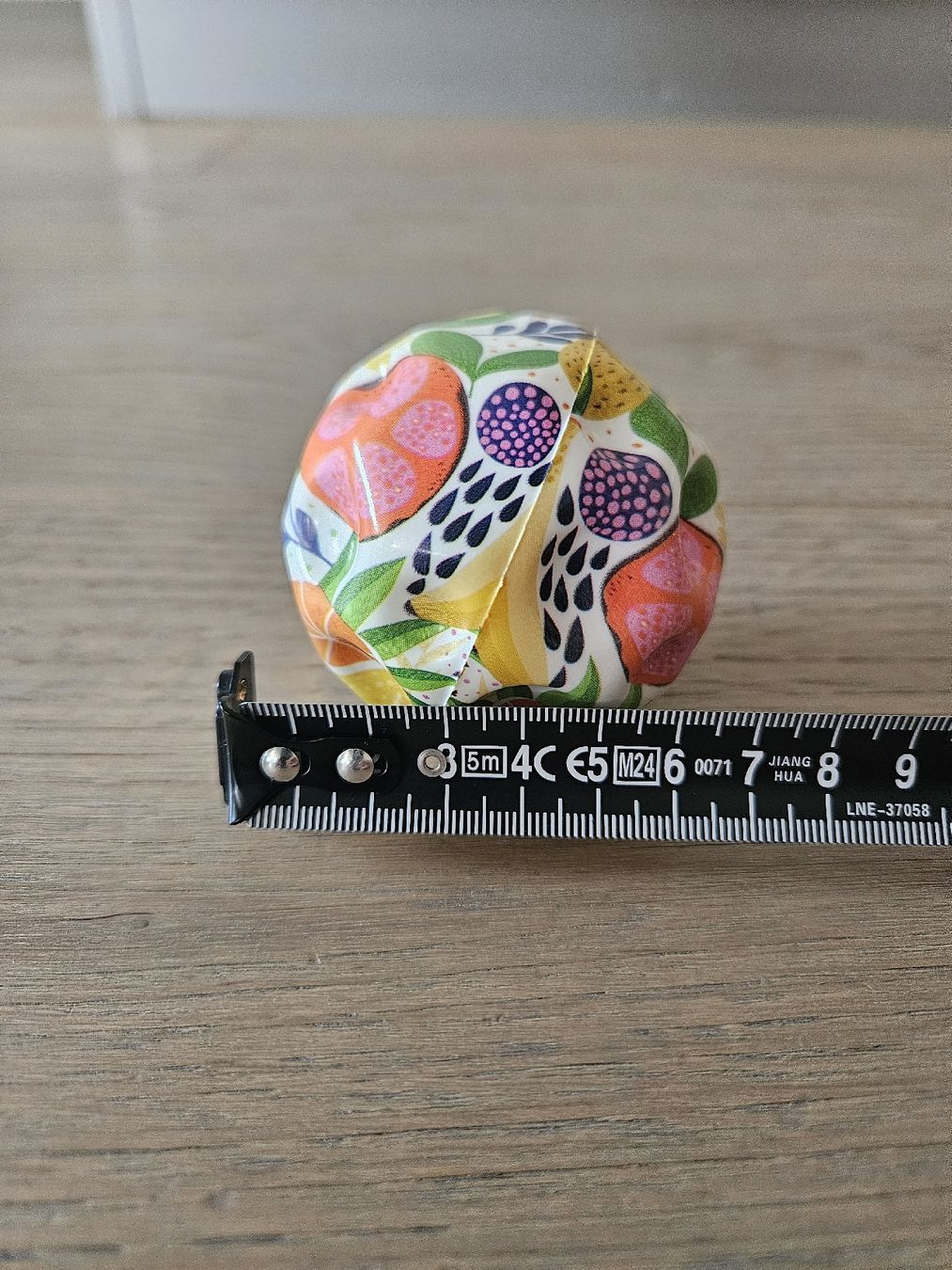 Jouets: Kleiner Gummiball mit Blumenmuster, ca. 5 cm Durchmesser – D'occasion à Bischofszell par bda_6ggb 2