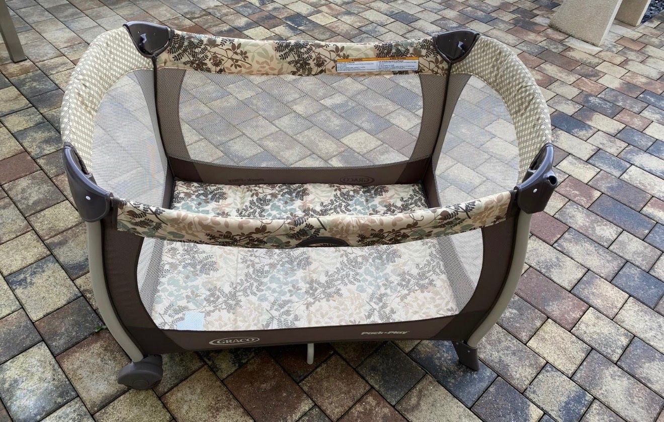 Letti: Graco Reisebett mit Wickelaufsatz – Usato da Oeschgen venduto da Mich_elle 1