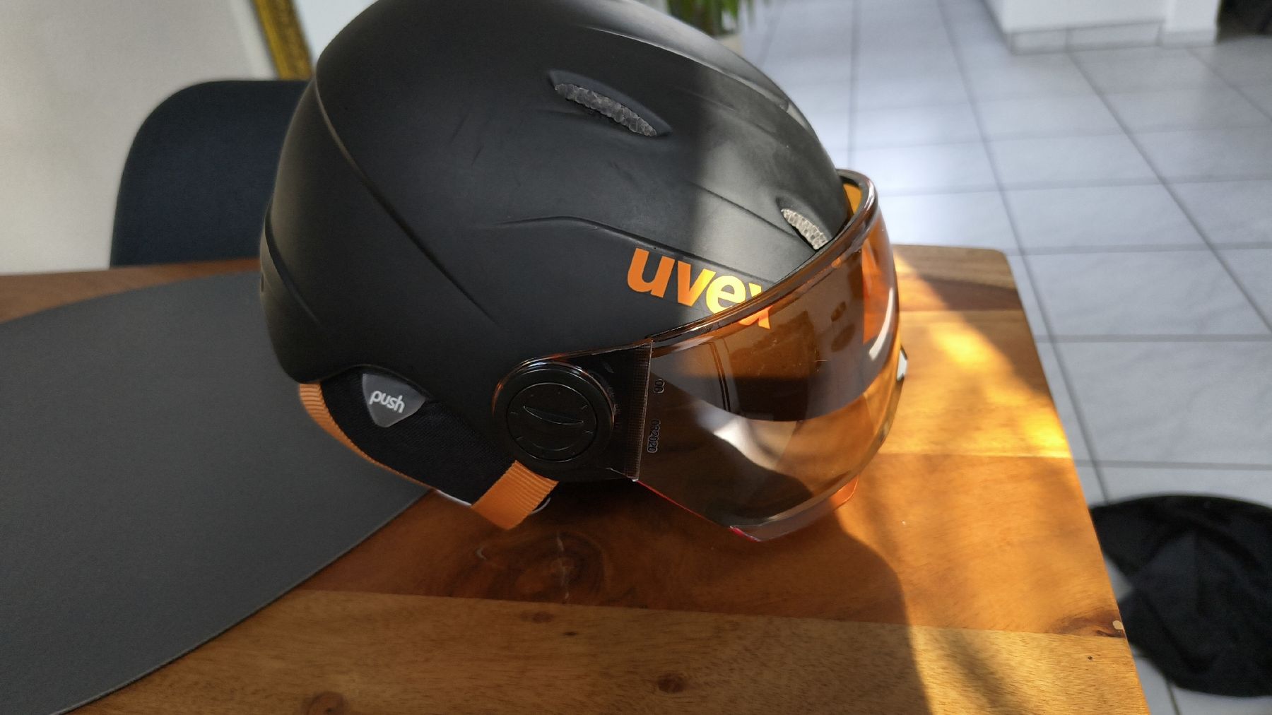 Uvex Caschi & visiere: Uvex Kinderskihelm – Usato da Künten venduto da Momi29 1