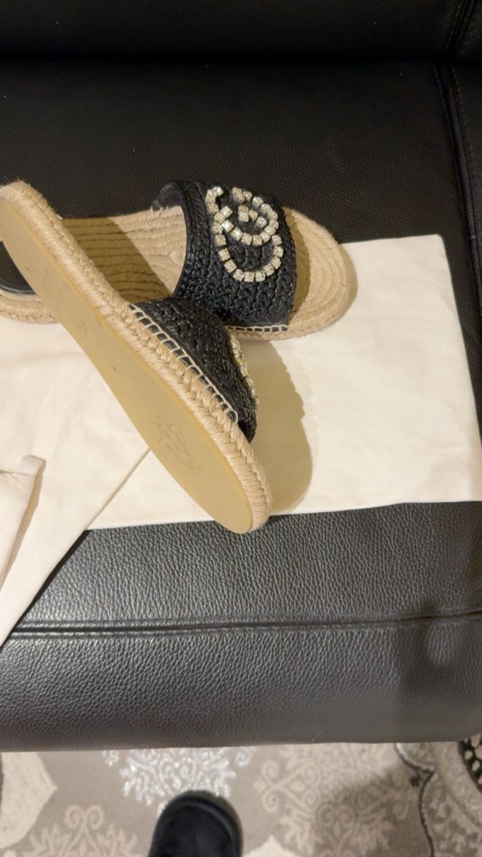 Gucci Scarpe da donna: G ucci Espadrilles mit Schmucksteinen schwarz Grösse 39 – Nuovo (secondo la descrizione) da Wilen b. Wollerau venduto da lia_9v87 3
