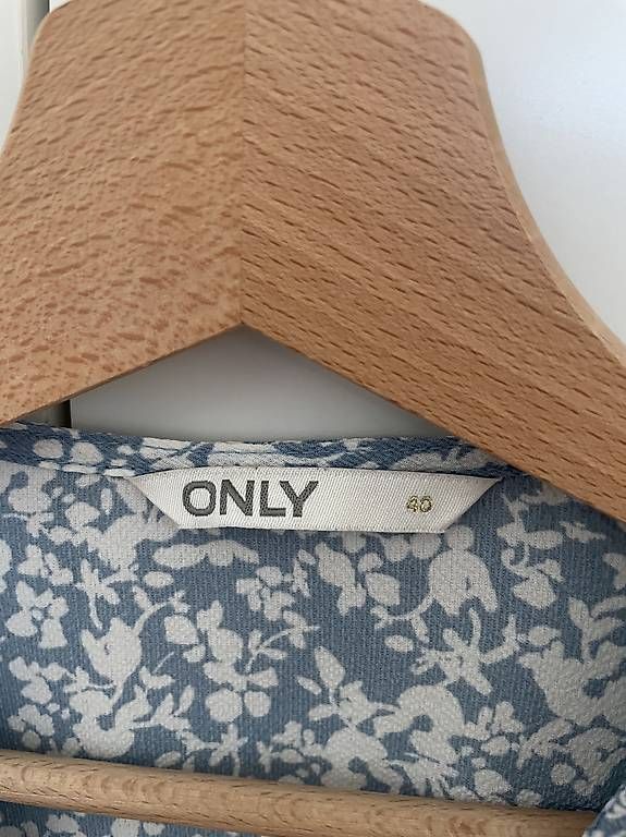 Only Kleider: Wickelkleid hellblau kurz Gr. 40 – Gebraucht aus Luzern von bse_11x 1