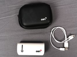 OBT -Powerbank mit Etui und Ladekabel