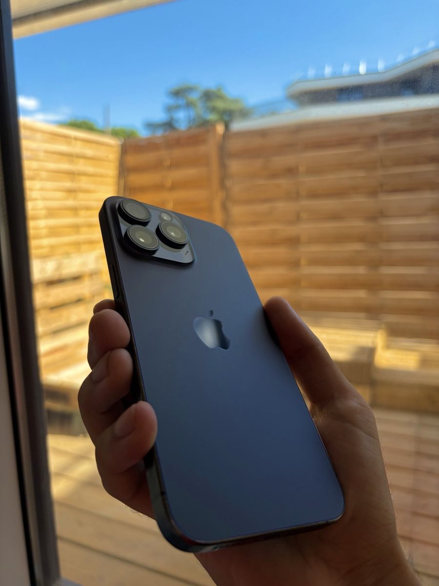 Apple Handys / Smartphones: iPhone 15 Pro Max Bleu Titanium 256 Go – Gebraucht aus Genève von 1dris