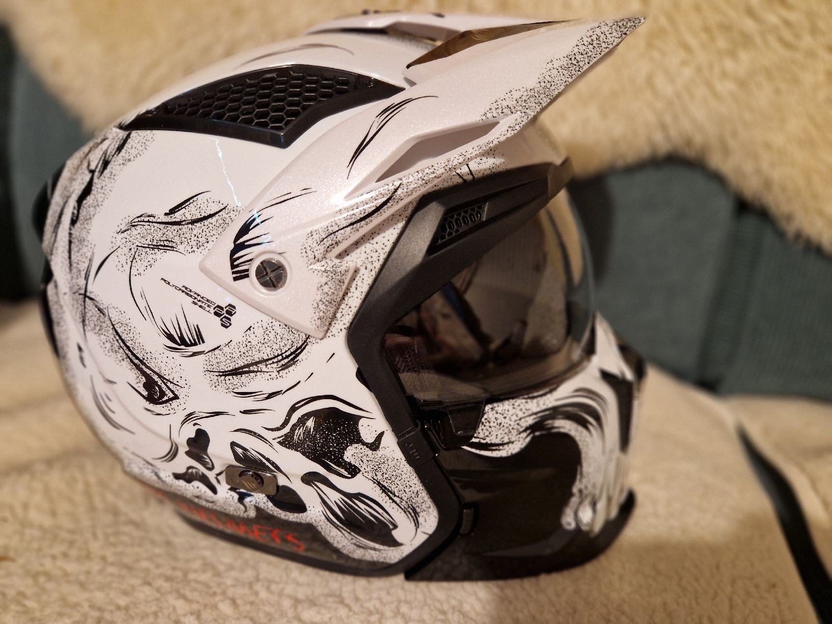 Caschi & visiere: Casque MT Helmets streetfighter skull – Nuovo e nell'imballaggio originale da Blignou (Ayent) venduto da Mazikeen