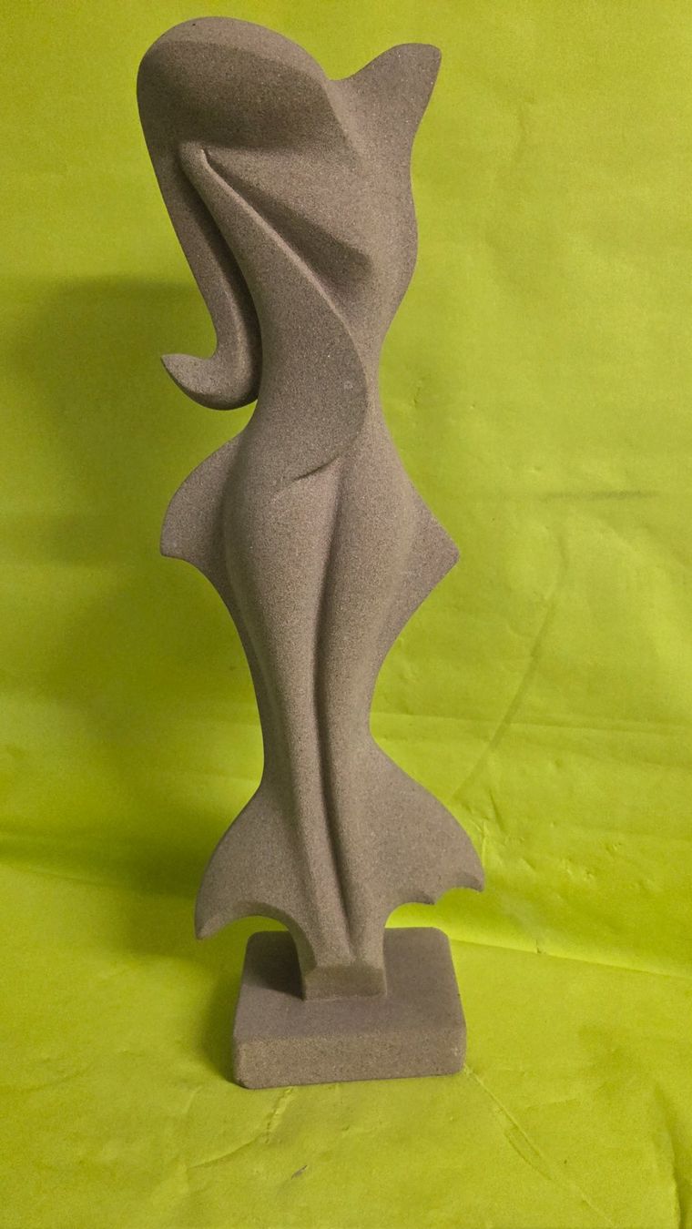 Skulpturen & Statuen: Sandstein Statue Frau abstrakt 50cm – Neu (gemäss Beschreibung) aus Roggliswil von Mabelco