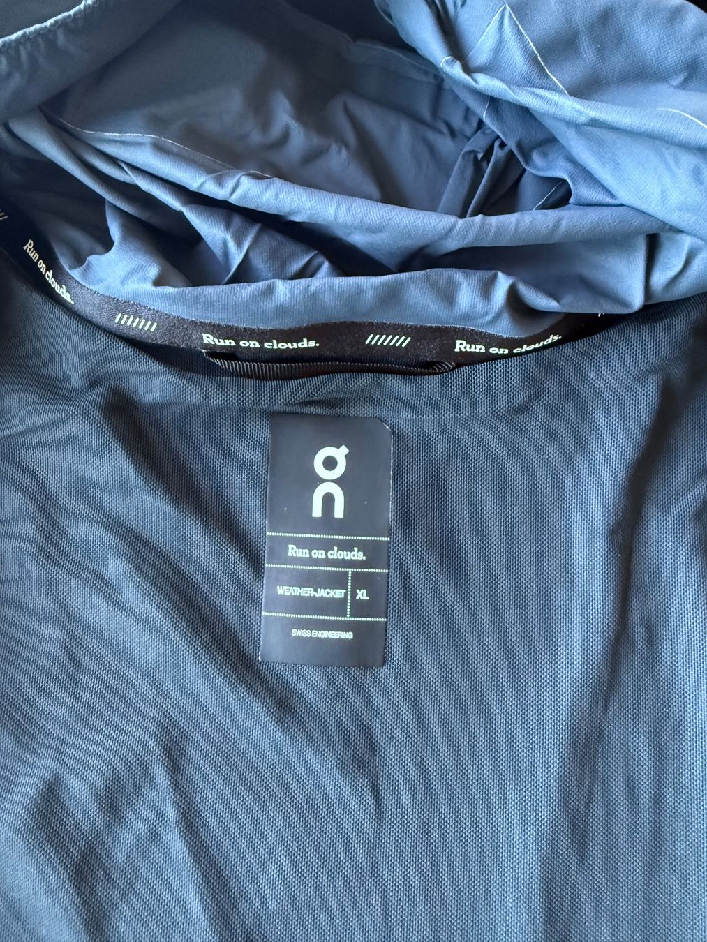 Giacche: On Running Jacke – Usato da Meyrin venduto da Sdenis84 2