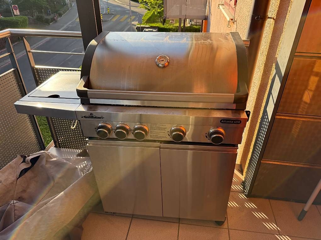 Griglie: Gasgrill 4 Brenner + Kochfeld – Usato da Urdorf venduto da krivic.li