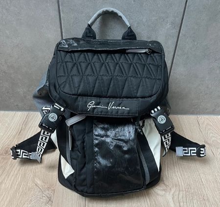Sac à dos Versace Gianni, Noir, en parfait état!