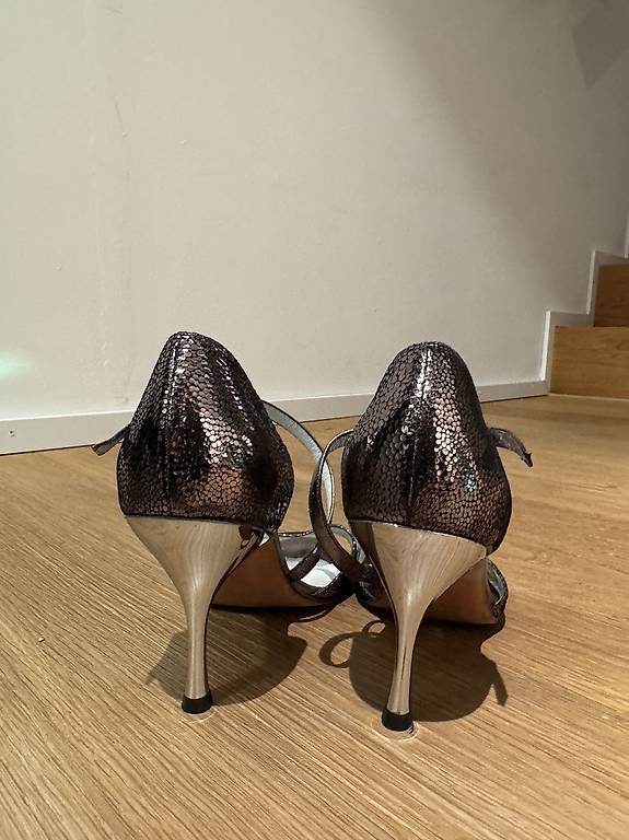 Chaussures femmes: Tango Schuhe Grösse 7 – D'occasion à Birmensdorf ZH par FiKaVa 1