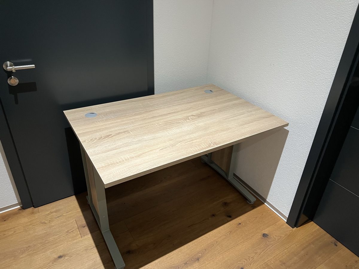 Bureaux: Bürotisch – D'occasion à Stalden VS par Sandro_Regotz 2