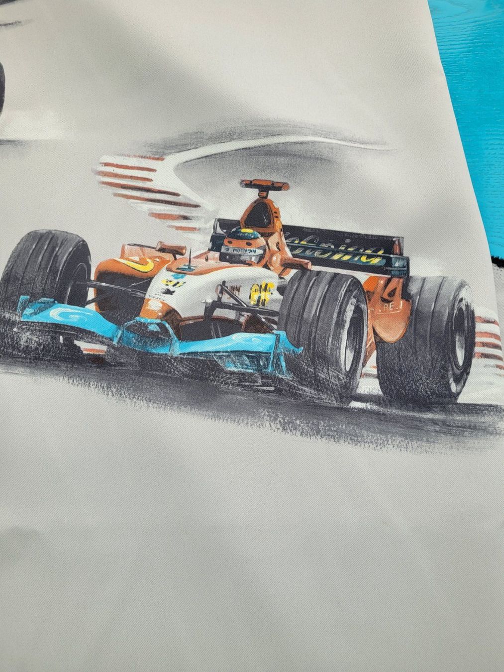 Tessuti: Formel 1 Rennautos Stoff 1.48m x 2m – Nuovo e nell'imballaggio originale da SCHÜBELBACH venduto da CoKaHa 1