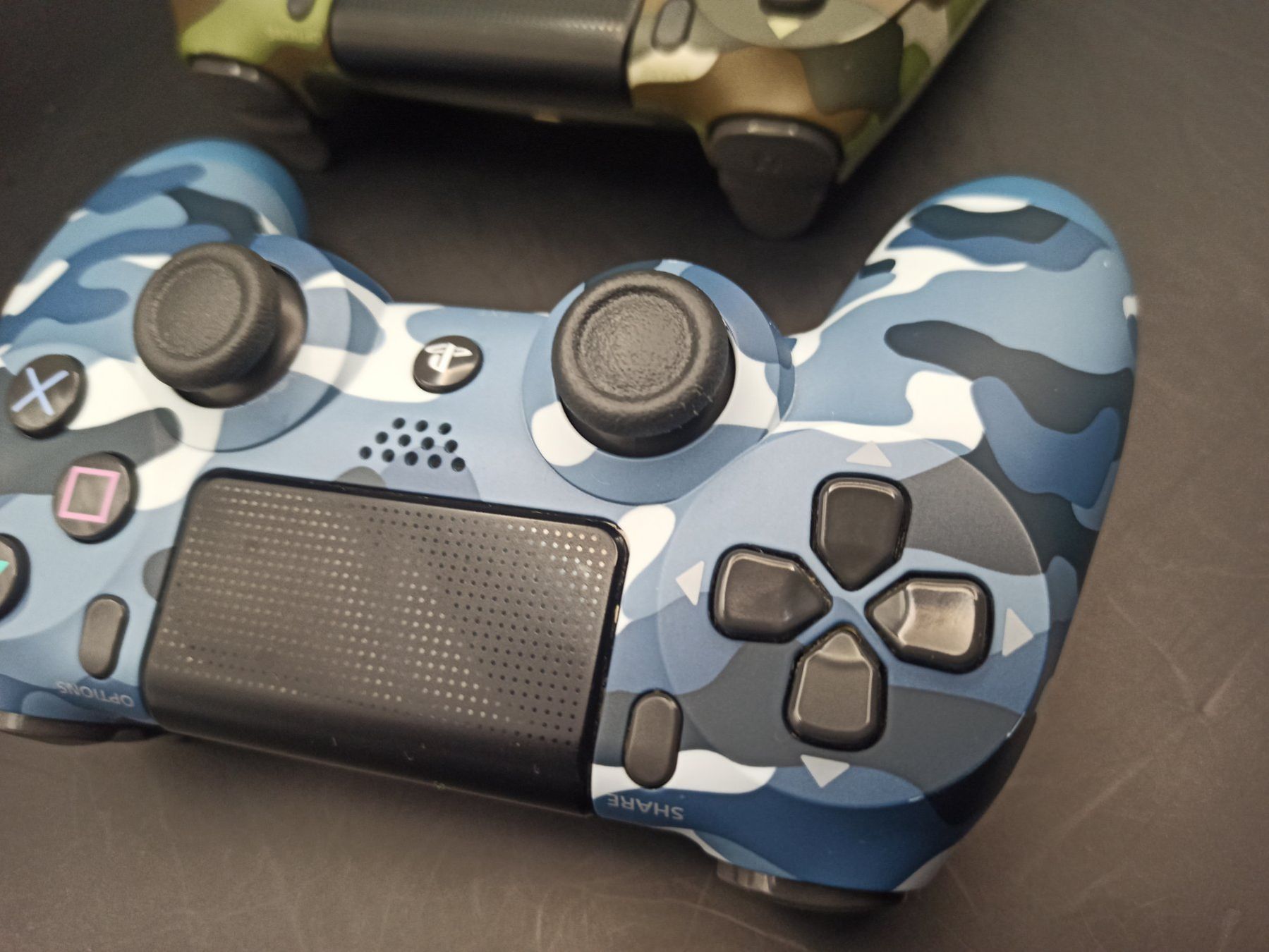 Controller: 2 x Original Controller Sony PS4 Wireless DualShock 4 CAMO – Usato da Oberweningen venduto da mar_87mx 6