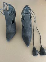 Schwarze Wildleder-Pumps mit Schnürung von SCHUTZ