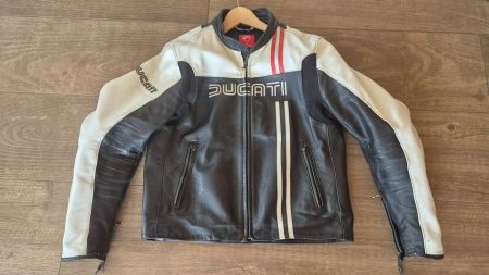 Lederjacke Ducati Grösse L mit Protektoren guter Zustand