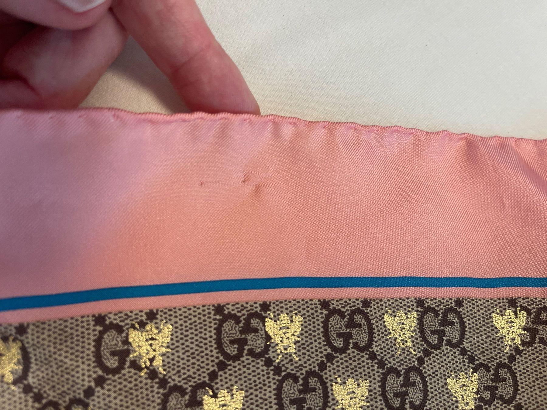 Gucci Foulards & écharpes: Seidentuch GG Muster Bienen – Neuf (Voir description) à Wädenswil par pri_myd7 3