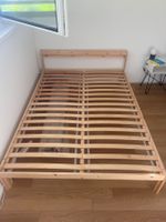 Holzbettgestell mit Lattenrost (140x200)