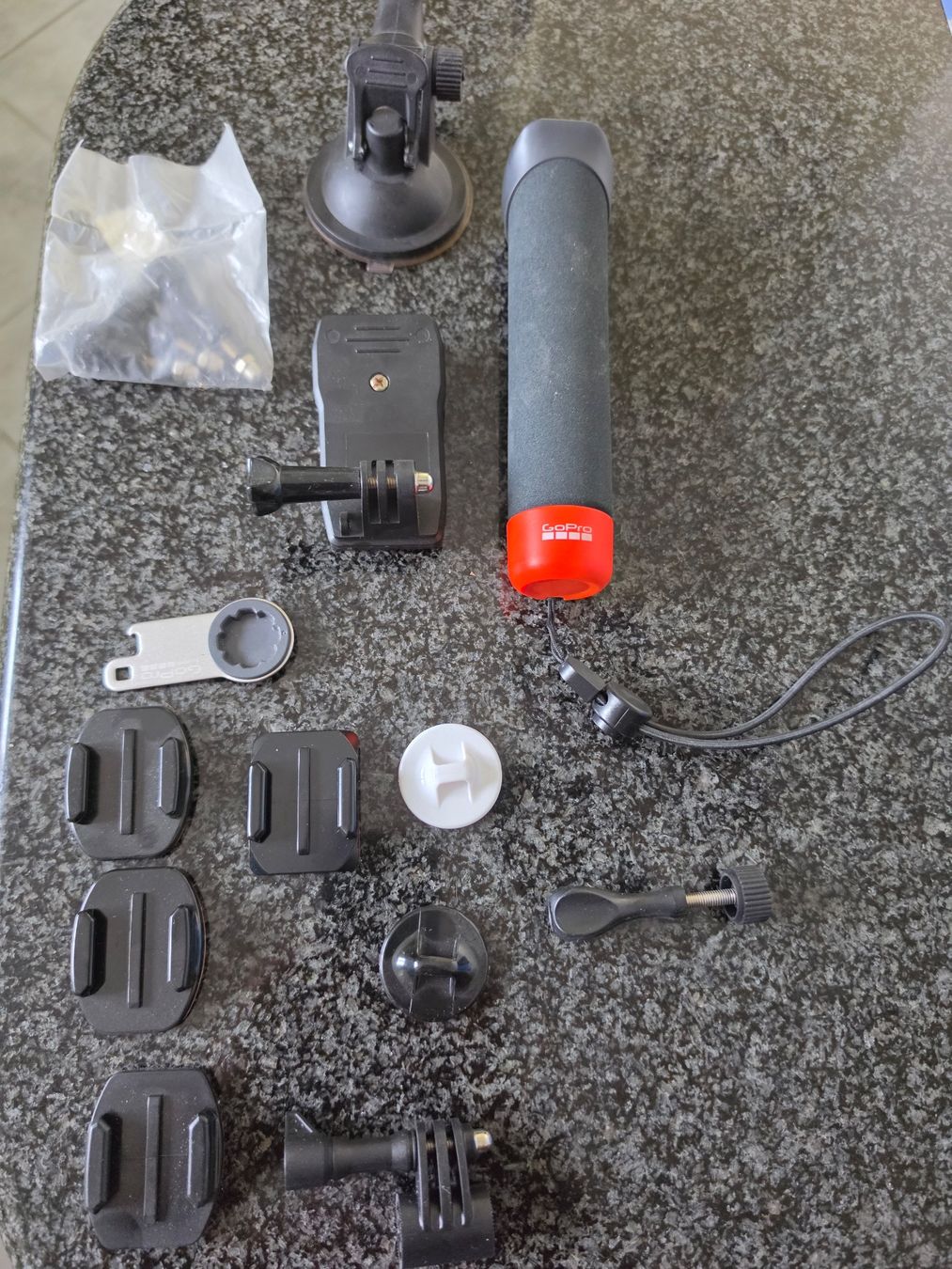 Gopro Action Cam: GO Pro Zubehör *** – Nuovo (secondo la descrizione) da Zürich venduto da Fifa