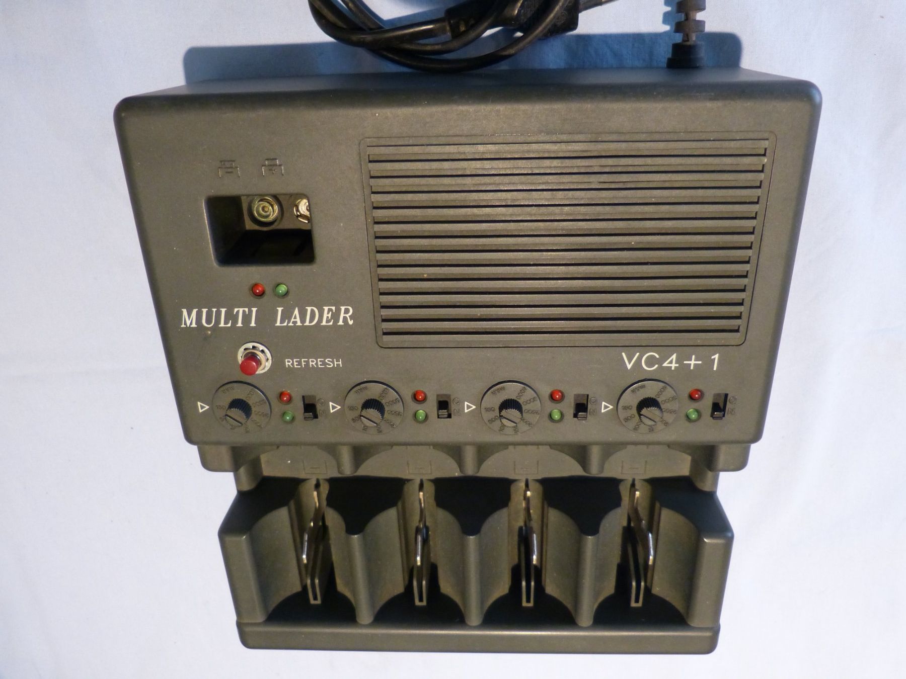 Caricatori & Batterie: Multi Lader VC4+1 Conrad Electronic Ladegerät – Usato da Lengnau BE venduto da AllerleiSUPER 1