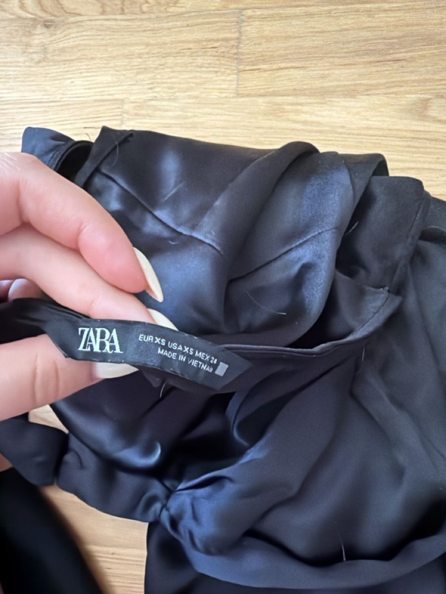 Zara Tute: Combinaison noire satin ZARA – Usato da Le Locle venduto da Mayd_h 3