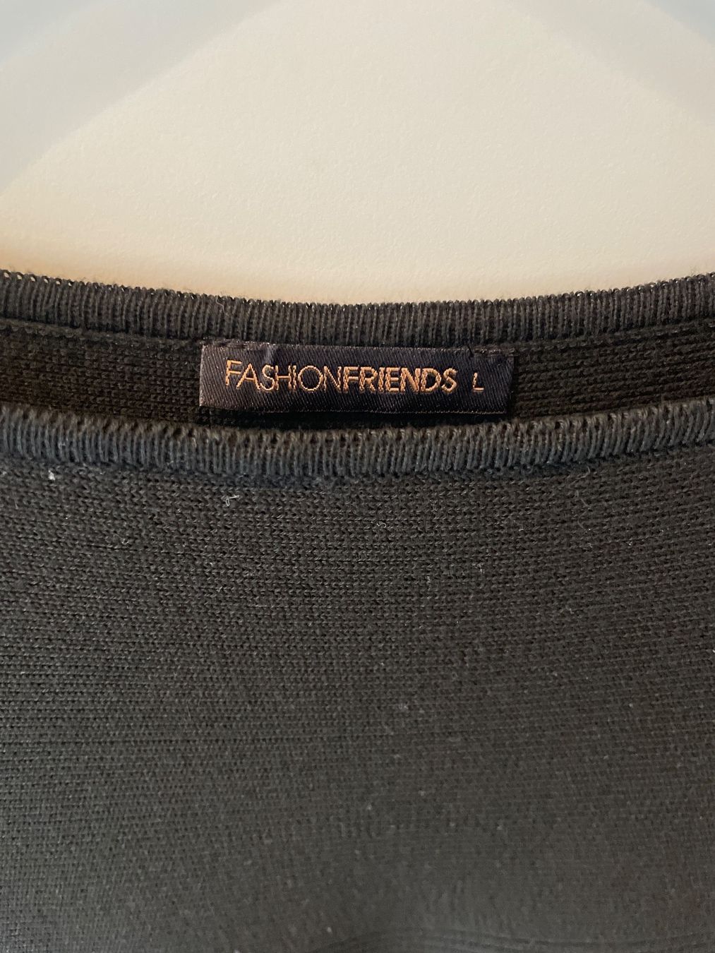 Maglioni & Felpe: schwarzer Strickpullover Feinripp Gr. L – Usato da Küssnacht am Rigi venduto da Monimaus03 3
