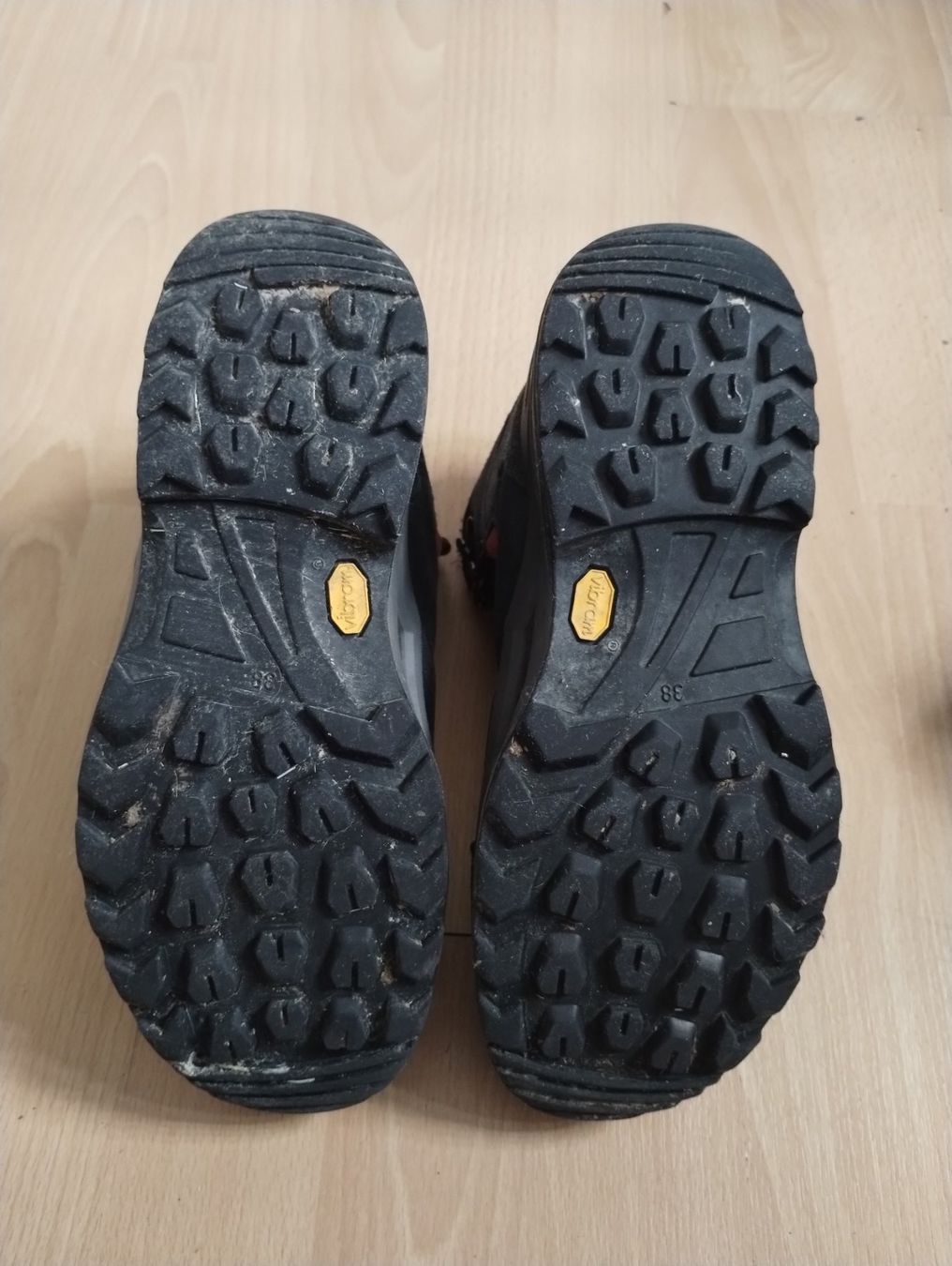 Lowa Scarpe per ragazzi: Wanderschuhe Lowa Grösse 38 – Usato da Zürich venduto da Teow5436 1