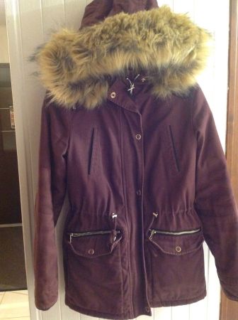 A SAISIR!!!    Très jolie veste bordeau taille 34