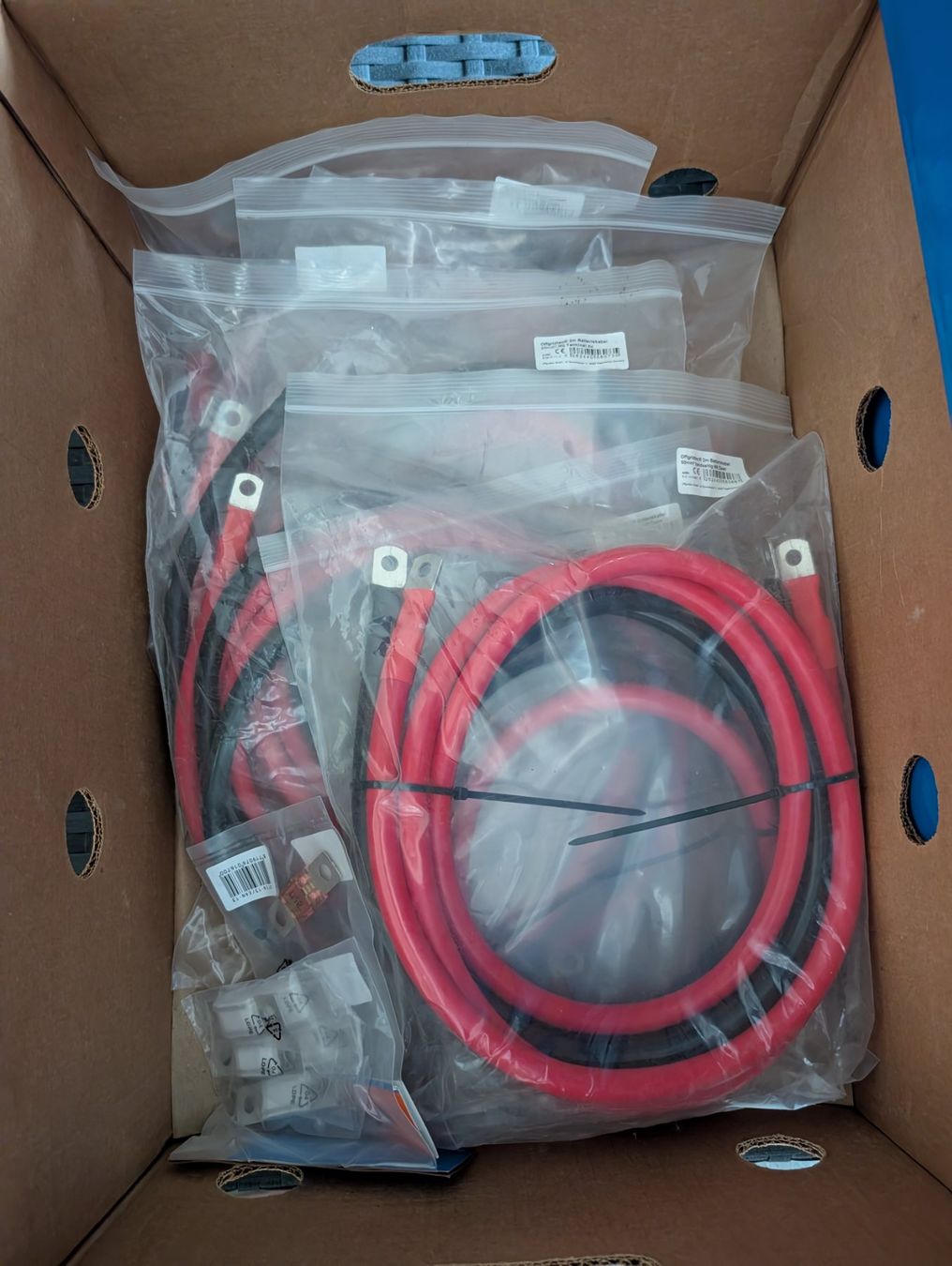 Victron Wechselrichter: Victron 3-Phasen-System Multiplus 2 48/5000, Komplettset – Neu und originalverpackt aus Hallwil von simonw1 4