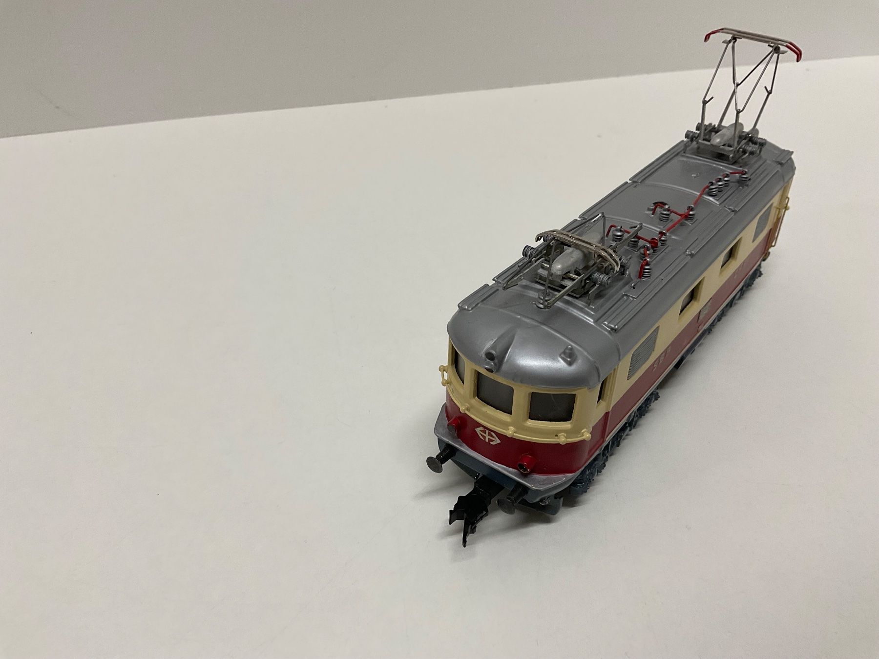 Modelleisenbahnen: Re 4/4 I TEE/SBB in DC Analog, könnte Swisstoys oder Swimo – Gebraucht aus Chur von Chur75 3