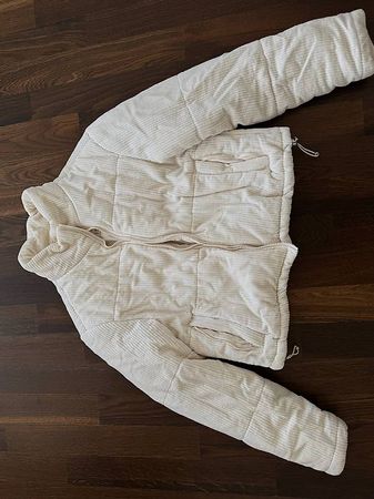Urban Outfit weisse Übergangsjacke