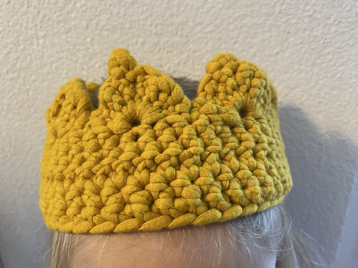 Haarschmuck: Gehäkelte Krone, Stirnband KU 45 – Gebraucht aus Lachen/SZ von Flower2