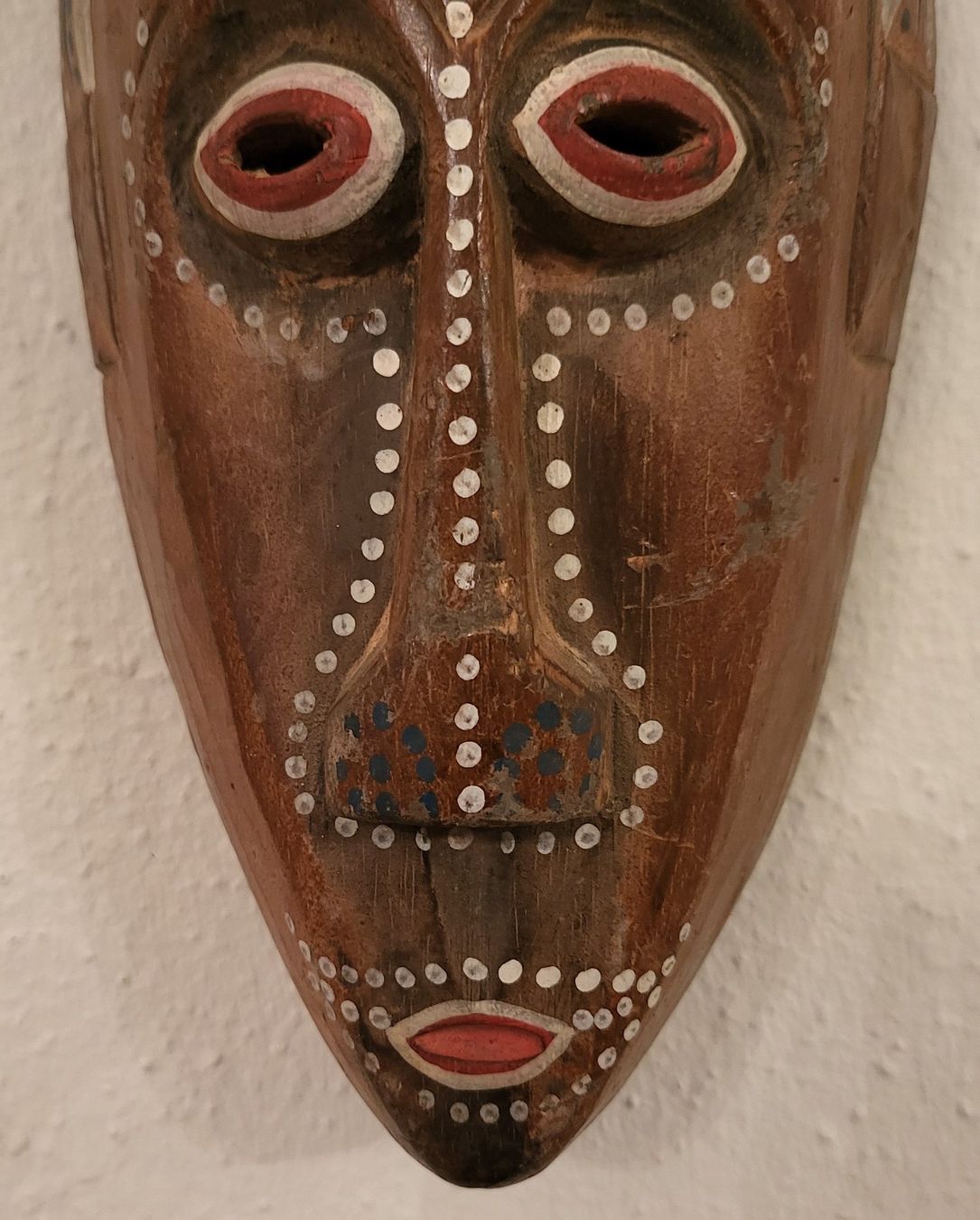 Internationale Kunst: Holzmaske Afrika Tribal Kunst handgeschnitzt bemalt – Gebraucht aus Basel von sci_67ms 2