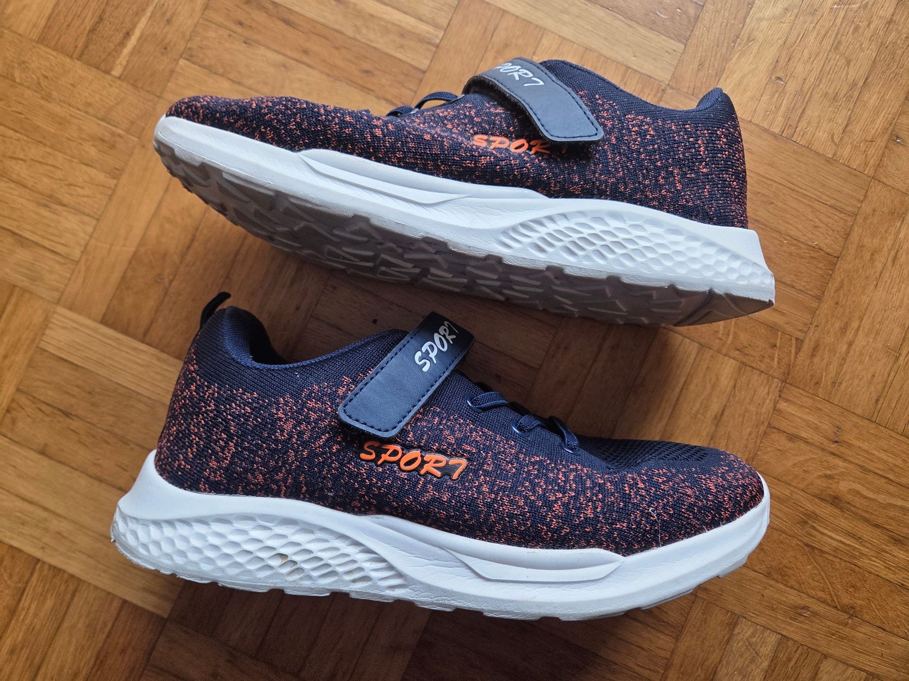 Scarpe da uomo: Indoor Sportschuhe Gr. 39 – Usato da Basel venduto da grandfamily 1