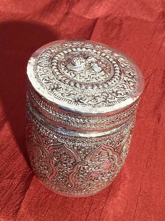 Contenitori & Simili: Burmesische  feine Betteldose Silber Dose um 1900 – Usato da Fahrwangen venduto da Dirk.Gerlach 1