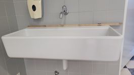 Lavabo / Schulwandbrunnen