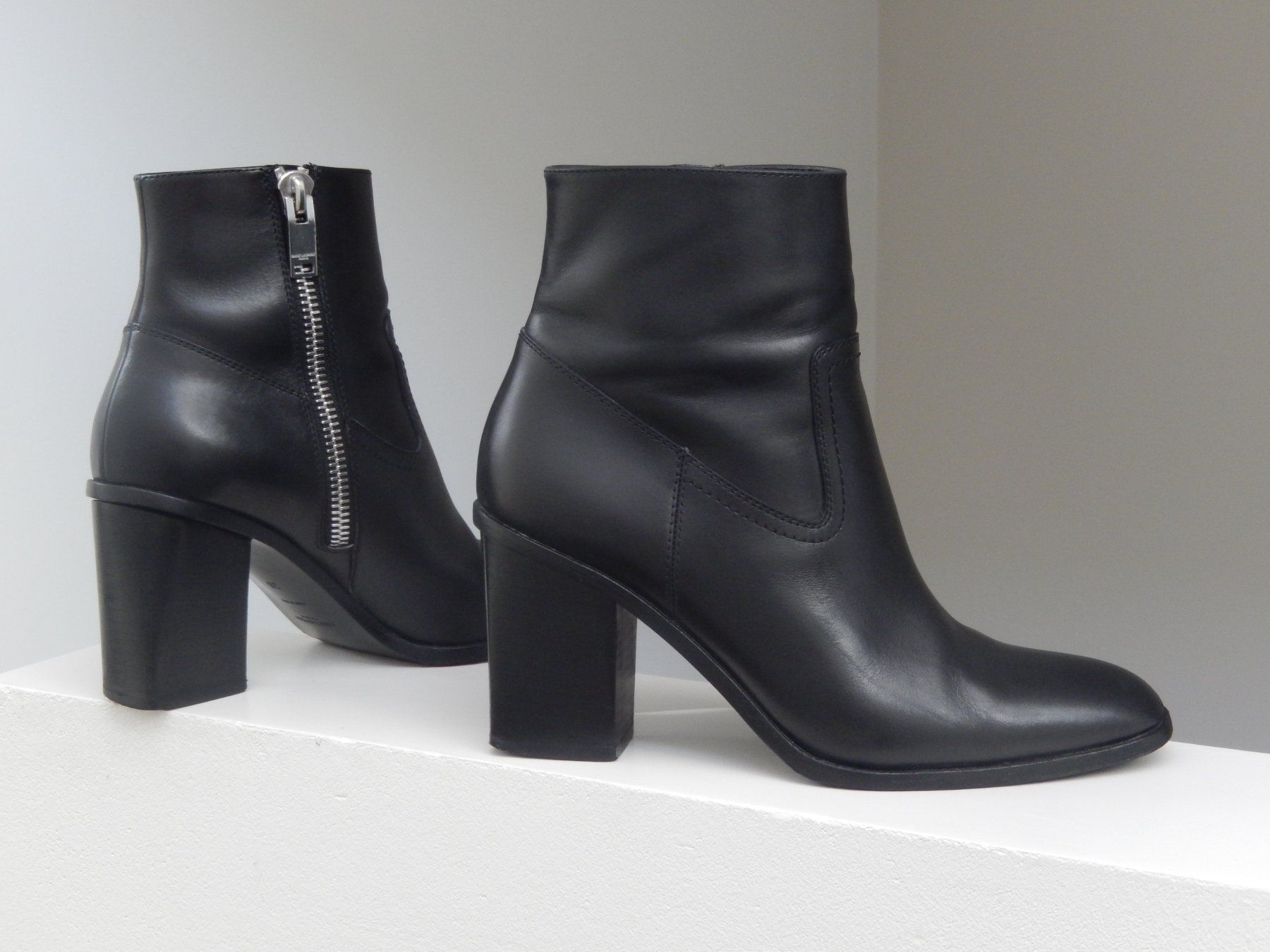 Saint Laurent Damenschuhe: Orig. SAINT LAURENT Ankleboots Gr. 38 – Gebraucht aus Tuggen von vivira 1