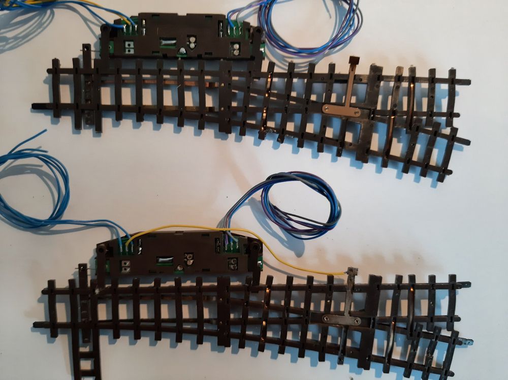 Bemo Modelleisenbahnen: Bemo H0m 4207 000 Weichen links mit Gebrauchsspuren – Gebraucht aus Thun von Schwarzsee48 1