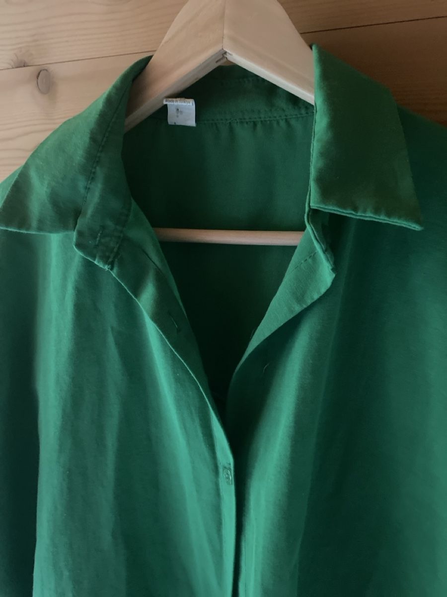 Hemden: Damen Bluse grün Grösse S – Gebraucht aus Därstetten von yas_pb5r 1