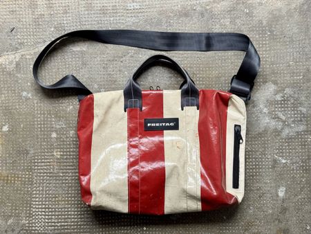 Sac ordinateur Freitag rouge et blanc